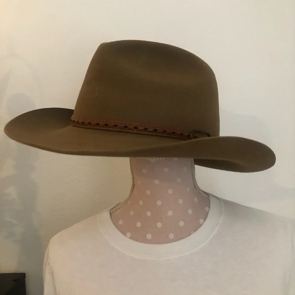 Nice Man’s Hat - Picture 3 of 7